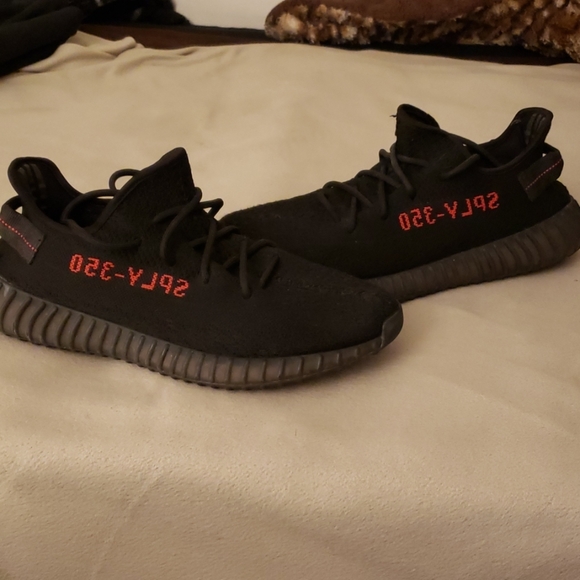 Yeezy Boost 350 V.2 Black/Red - Picture 1 of 3